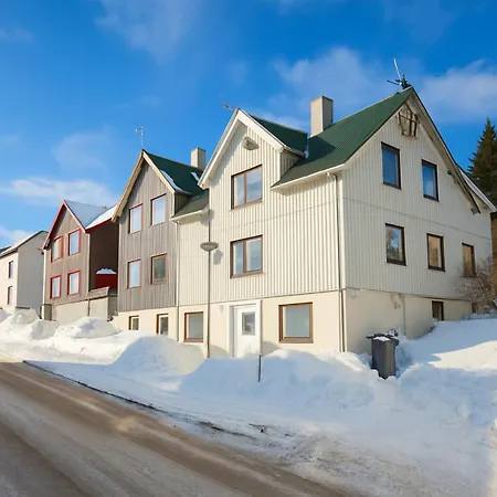 Aurora Retreat Free Parking & Free Wifi Apartmán