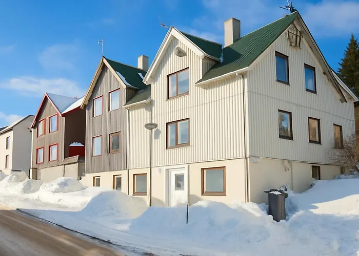 Aurora Retreat Free Parking & Free Wifi Apartmán